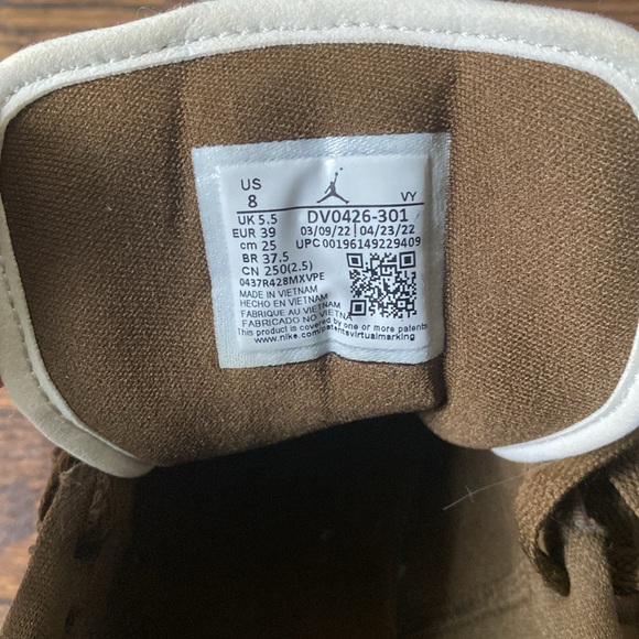 Women’s Air Jordan 1 Low SE ‘Light Olive’ - Picture 8 of 8